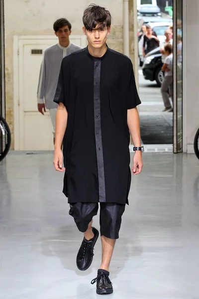 Look 15